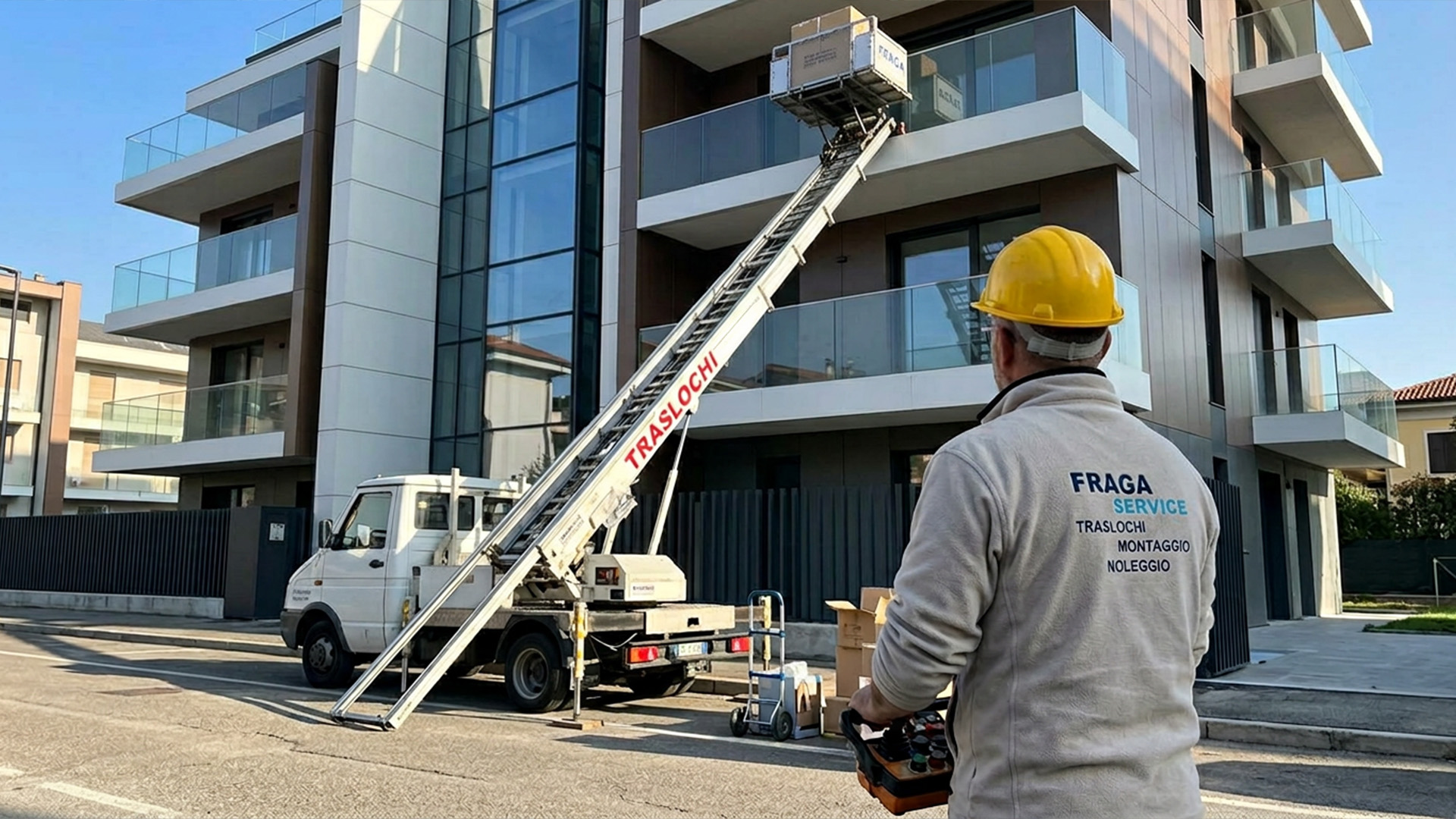 FRAGA - Noleggio Elevatore per traslochi ed edilizia